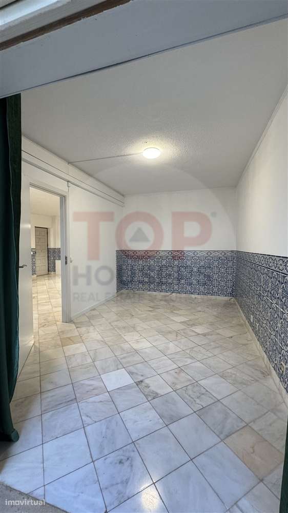Apartamento T4 com elevador no centro de Faro-16