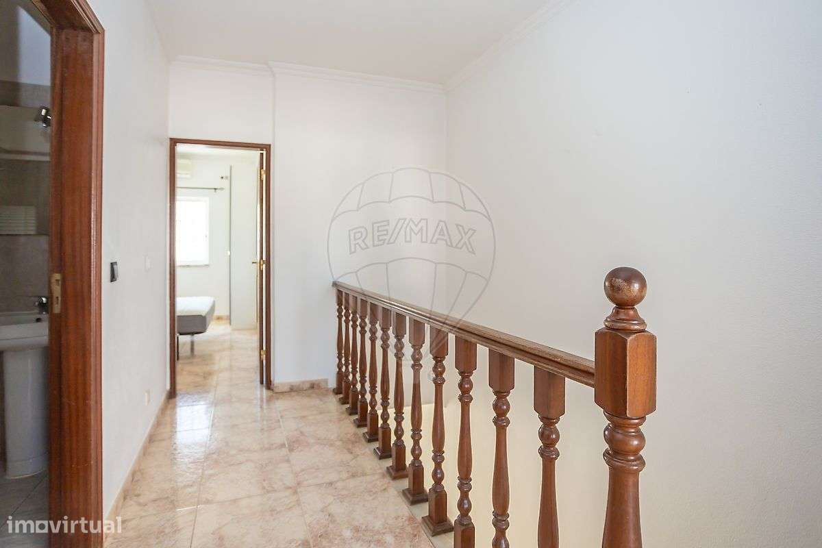 Moradia T3 com Quintal, Escritório e Churrasqueira – Quinta do Conde-23