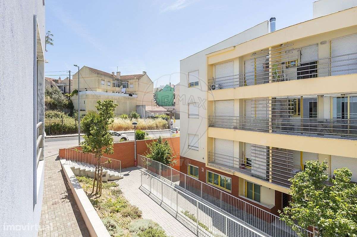 Apartamento T3 à venda em Camarate-43