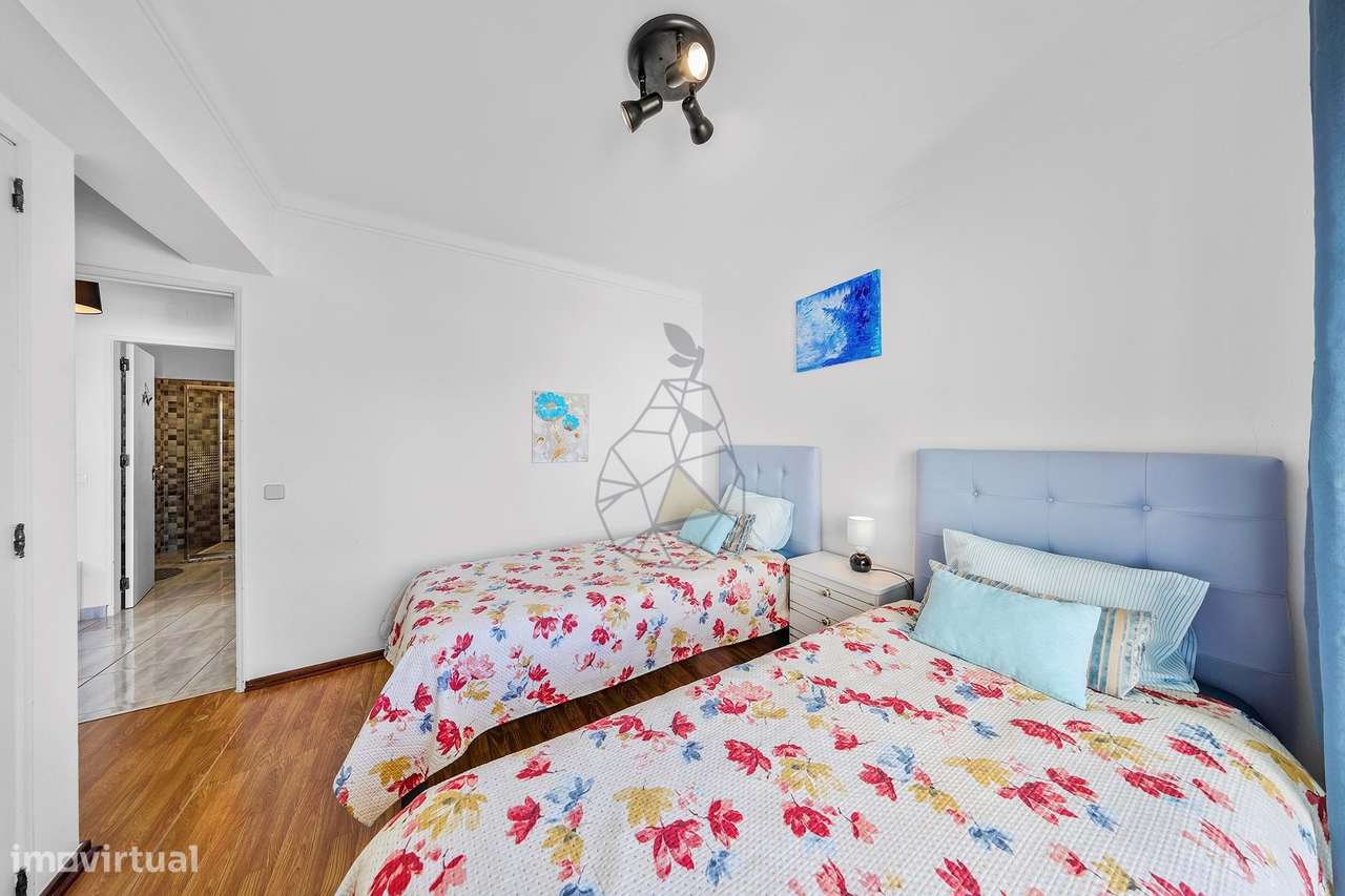 Apartamento de 2 Quartos com Vista Mar e Piscina  a 300m da Praia da R-25