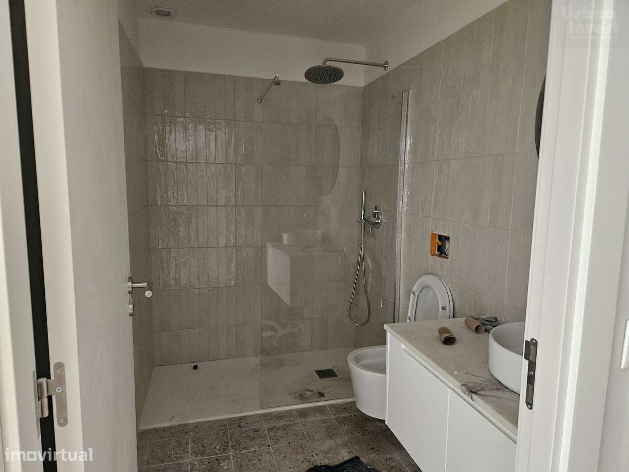 Vendo T2  remodelado em predio totalmente remodelado Terraço vista Rio-13