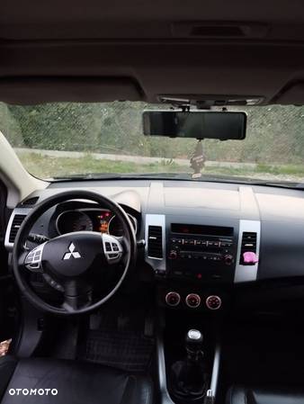 Mitsubishi Outlander 2.0 4WD Invite - 8
