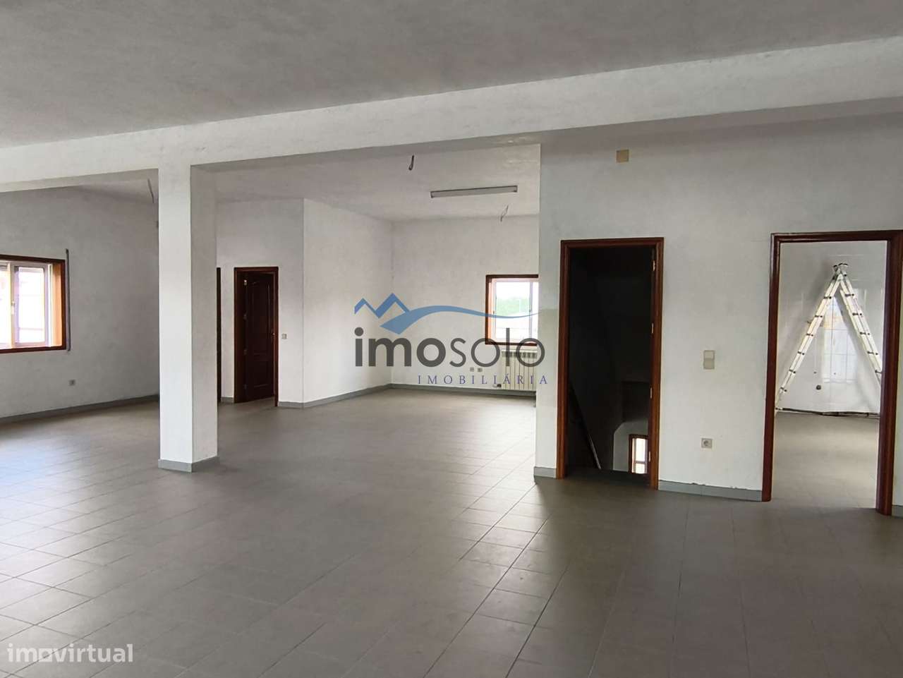 Moradia T3 com Loja Comercial em São João de Ver-17