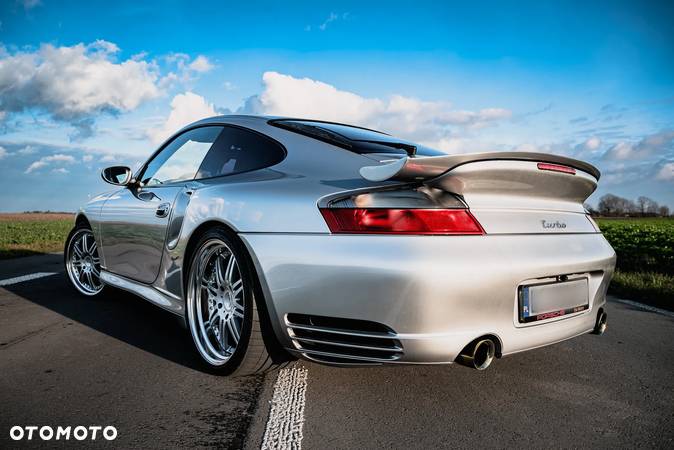 Porsche 911 Turbo - 4