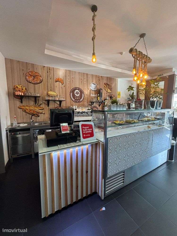 Trespasse de café com esplanada próximo ao Centro da Maia.-0