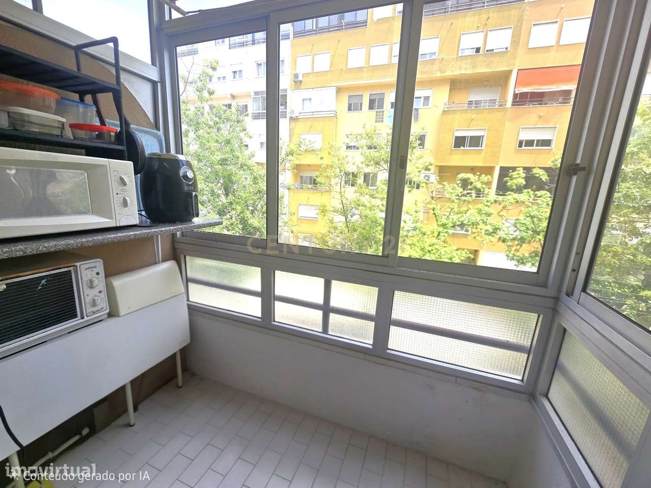 Apartamento T1 na Ramalha em Almada com Varandas e Elevador-9