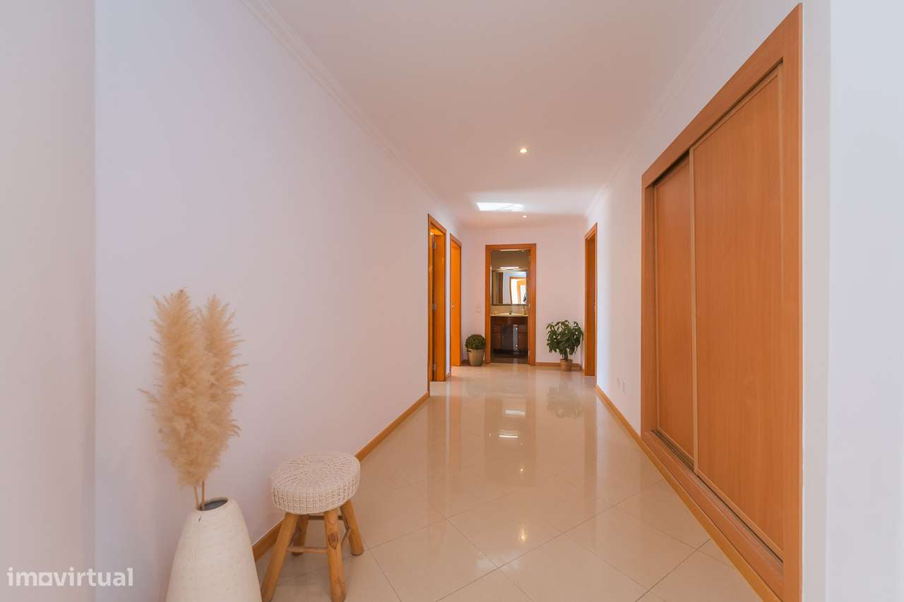Apartamento T2 na Quinta do Conde com areas de 136m2-13