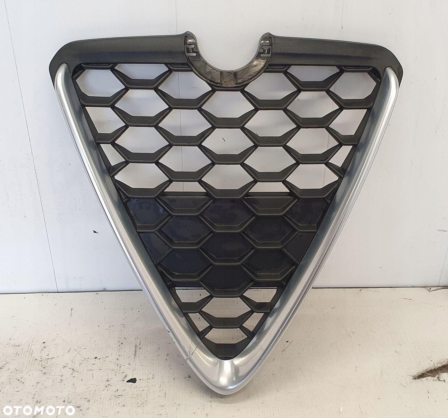 ALFA ROMEO GIULIETTA LIFT GRILL ATRAPA ORYGINAŁ - 1