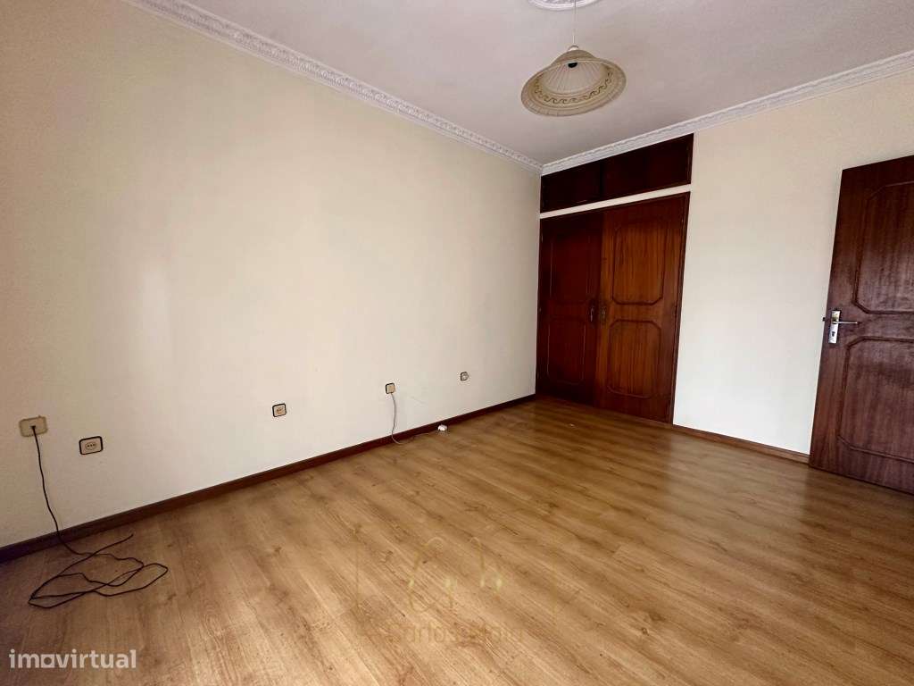 Moradia T4 c/Garagem junto ao rio-9