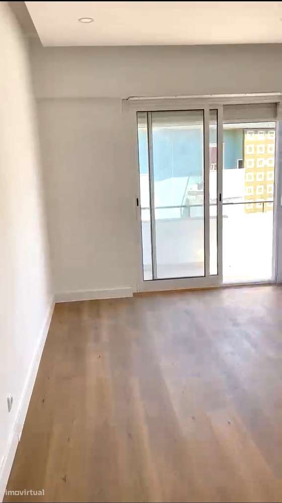 Venda de Apartamento T2 (3 assoalhada) a Estrear, Apelação, Loures.-11