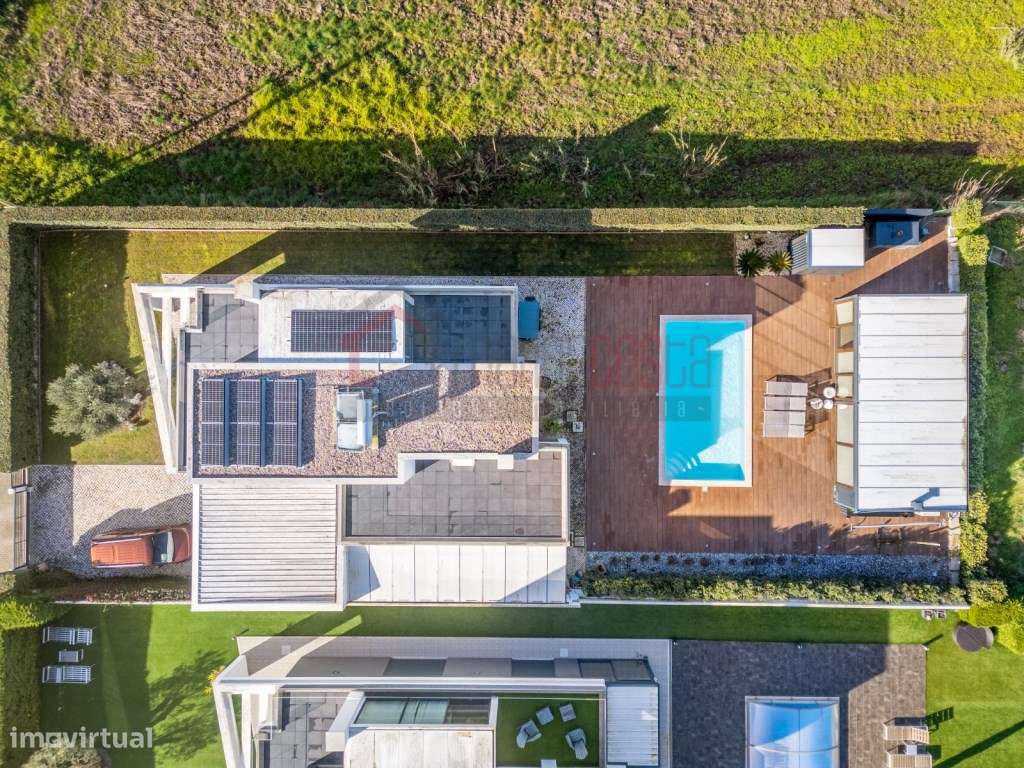 Moradia de Luxo T3 com Piscina e Vista Mar-43