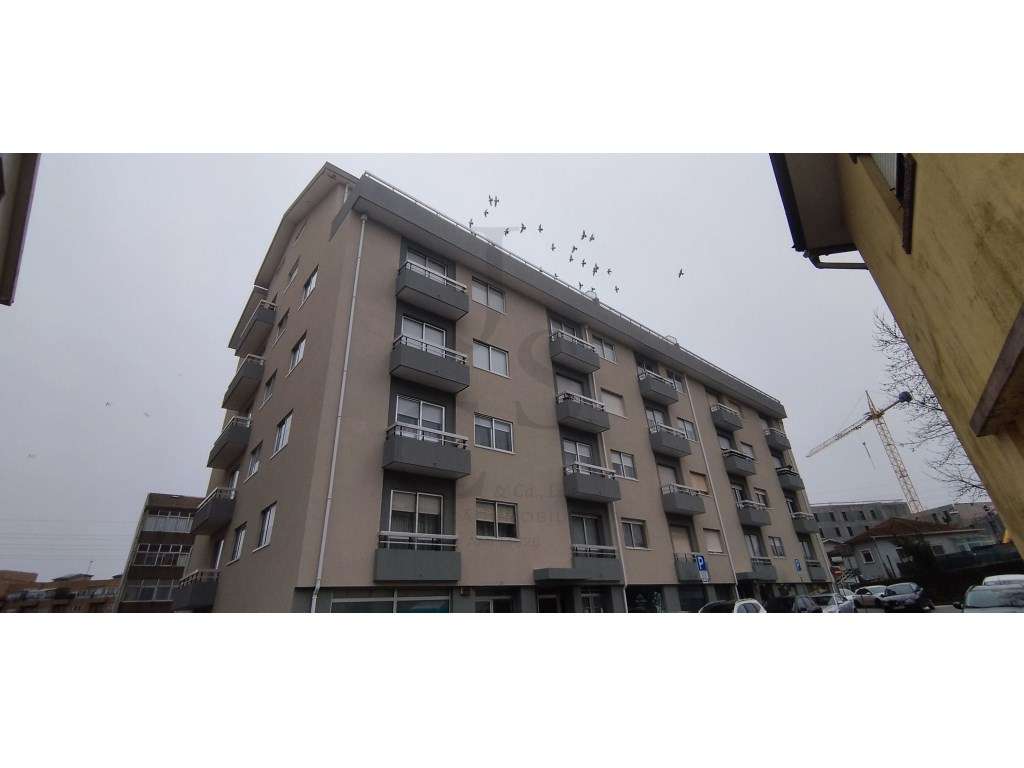 Excelente apartamento T2+1, situado a apenas dois minutos da estaçã...-11