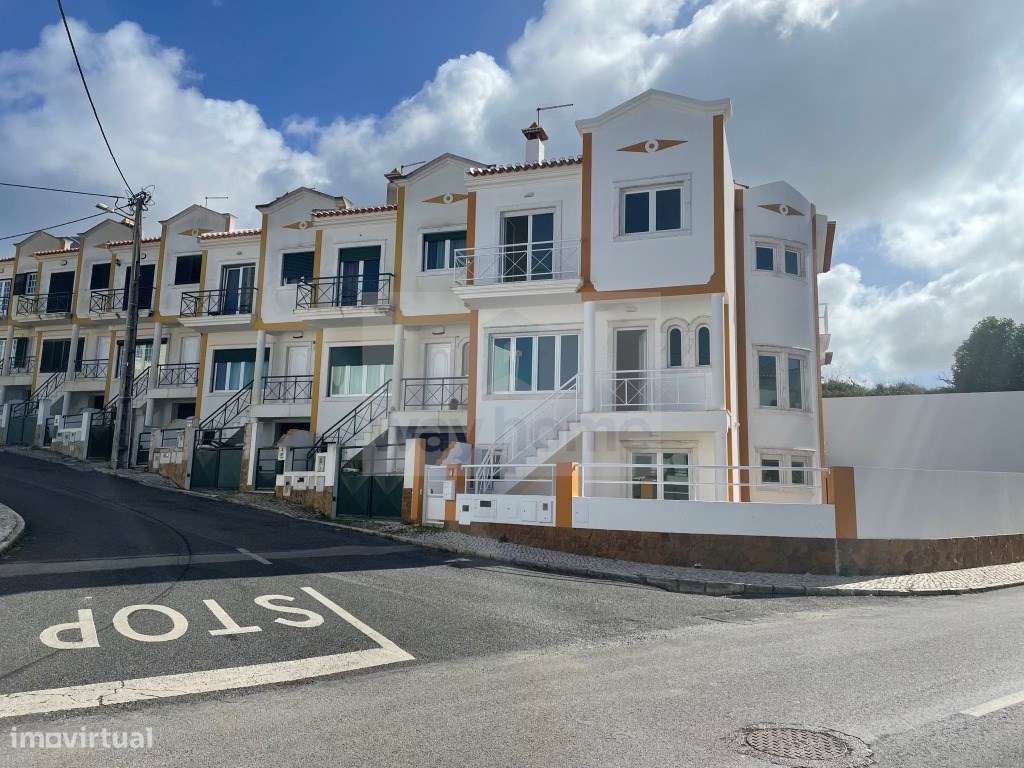 Moradia T4 | Remodelada | Vista de mar | Ericeira-32