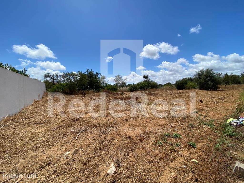 Lote de 600 m2 em Urbanização calma - Grande imagem: 1/12