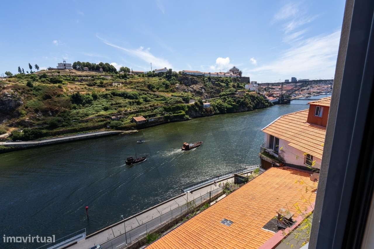 Uma Joia Contemporânea Sobre o Douro - T1 com vistas deslumbrantes-29