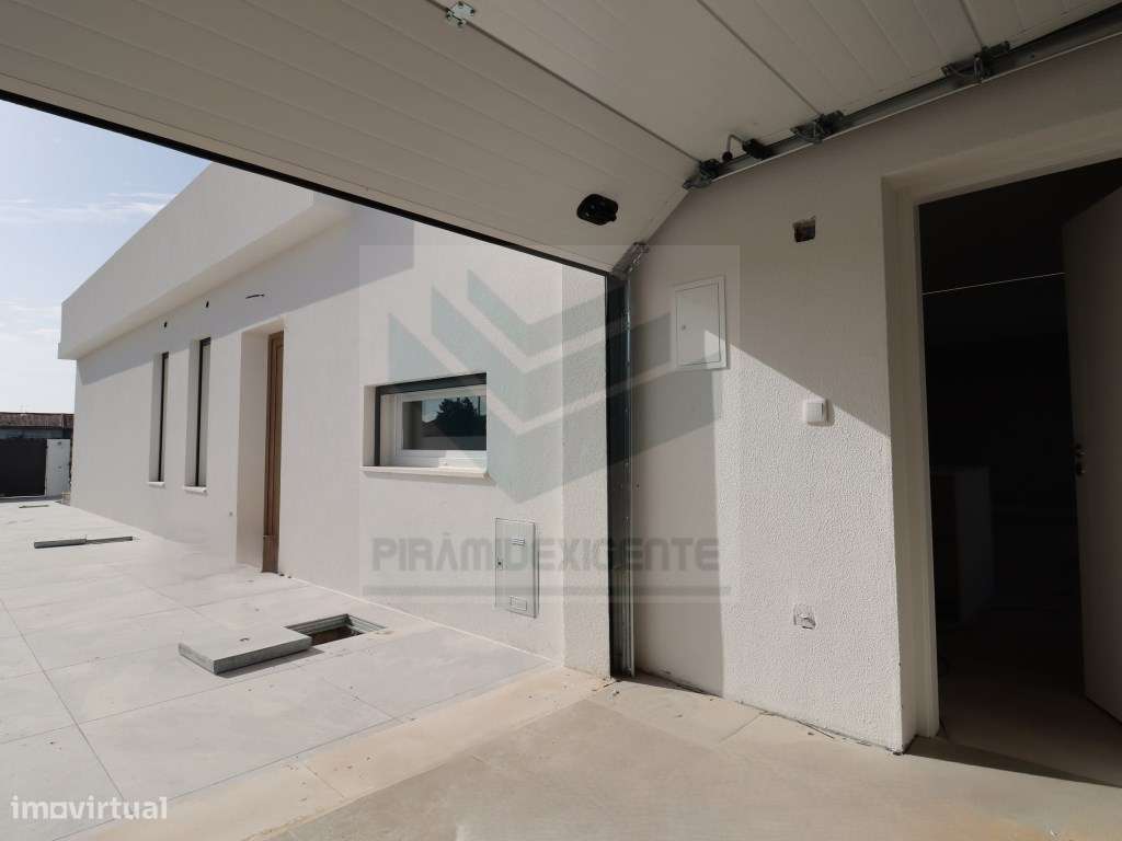 Moradia Isolada NOVA! Piscina Lavandaria Boas Áreas, Azeitão-24