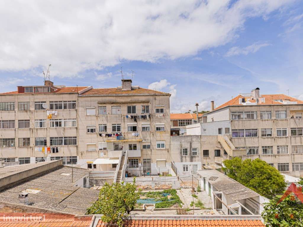 T2 Moderno e Acolhedor no Coração de Almada-17