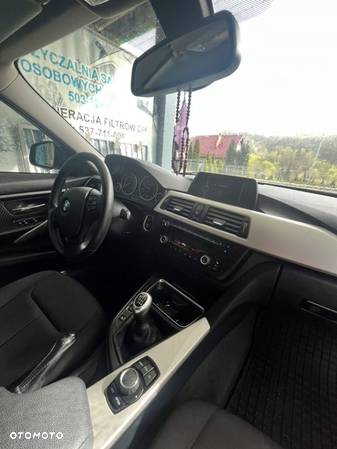 BMW Seria 3 318d xDrive Touring - 17