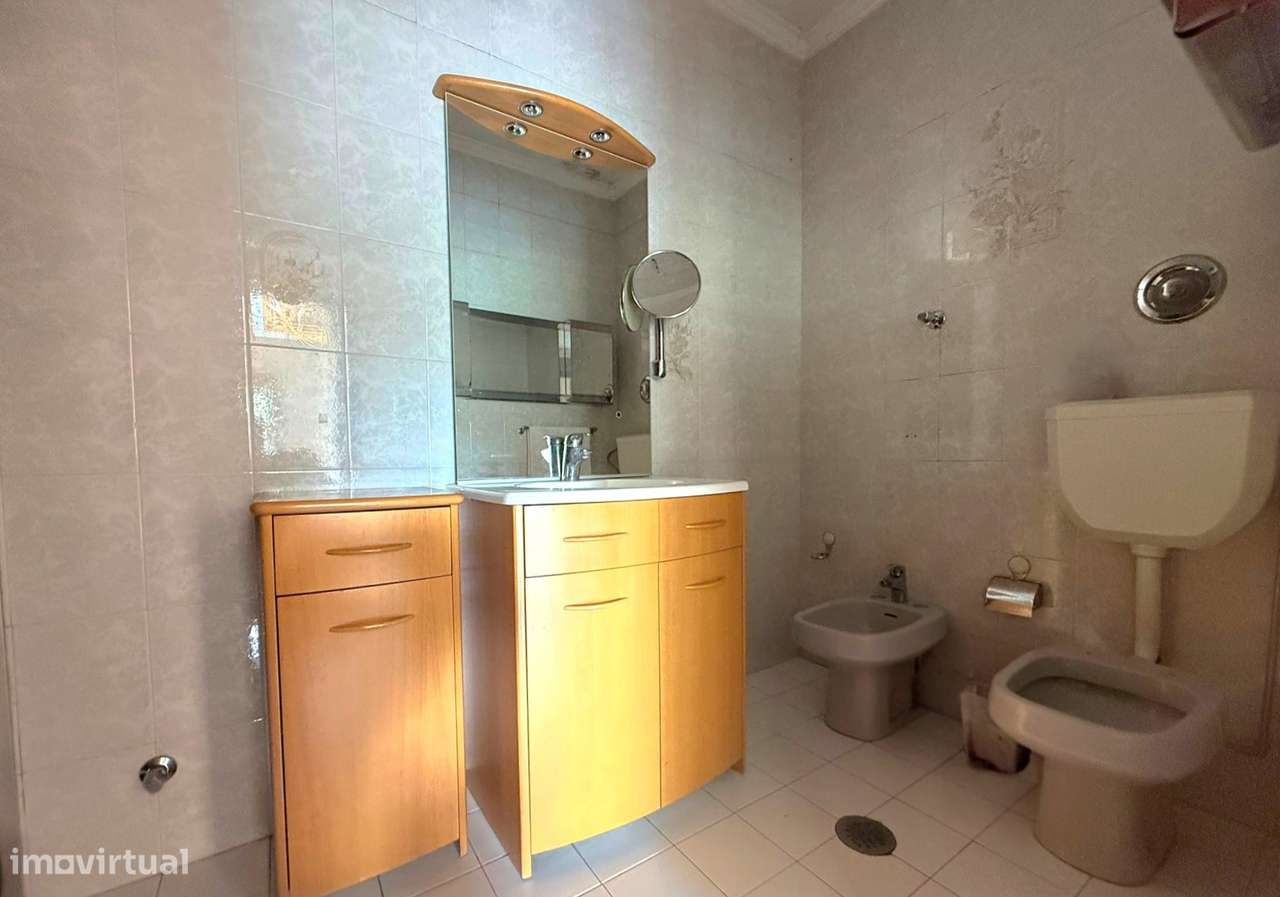 Apartamento T2 c/ terraço no Centro de Ovar-24