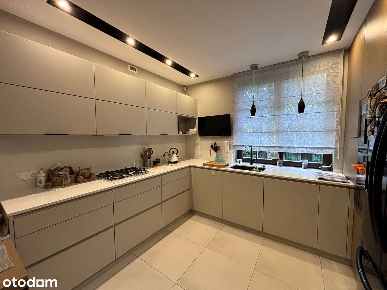 Elegancki dom z garażem na 3 samochody  i ogrodem, cicha okolica-4