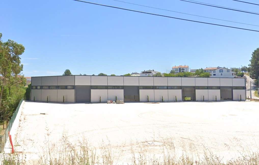 OPORTUNIDADE DE INVESTIMENTO - Armazéns / Indústria em Leiria - Grande imagem: 2/2