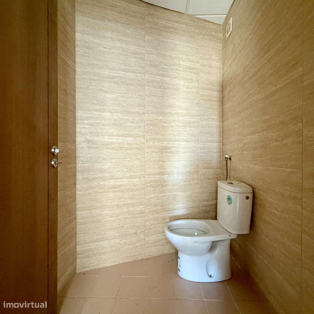 Excelente Apartamento T4 com 2 lugares estacionamento - Grande imagem: 2/18