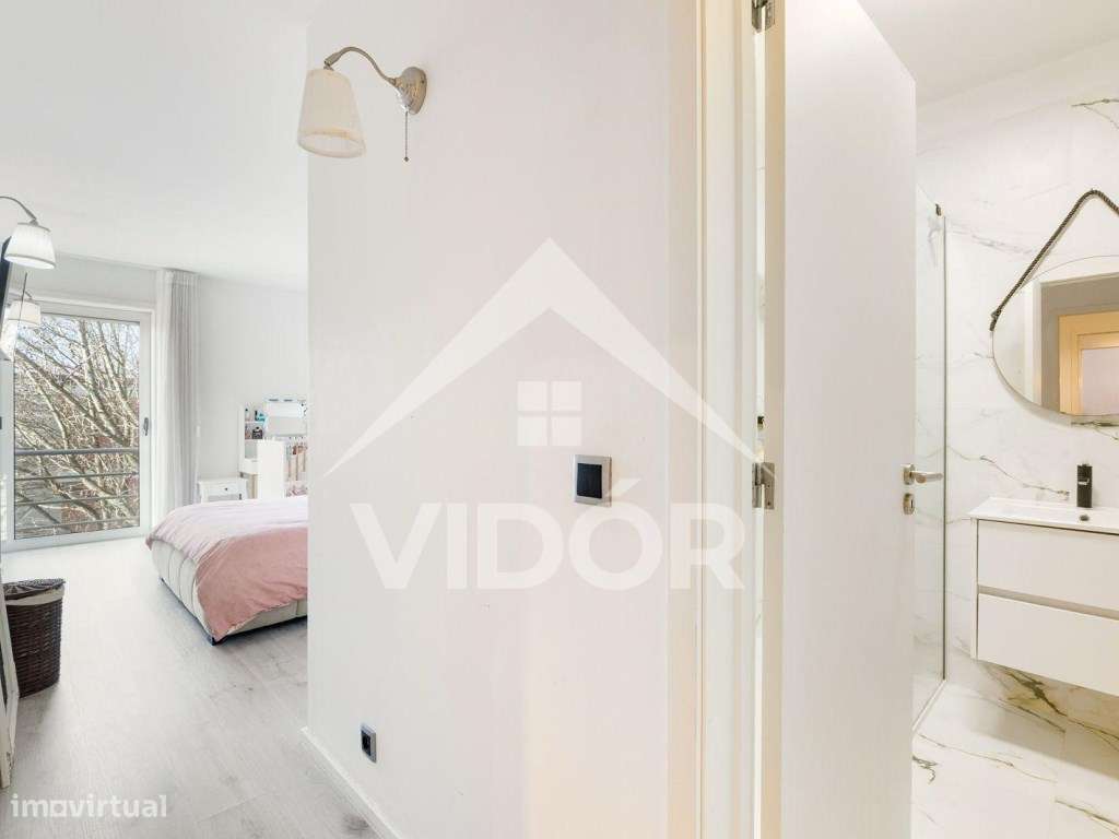 T2 com 130 m² | 105 m² de Área Privativa + Garagem e Arrumos-9