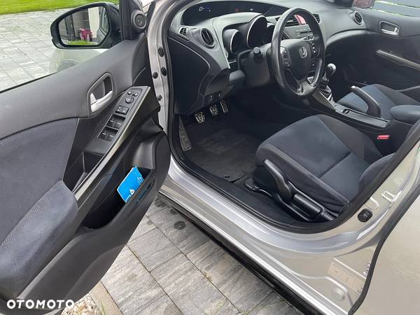 Honda Civic 1.8 i-VTEC Executive Black Edition - 20