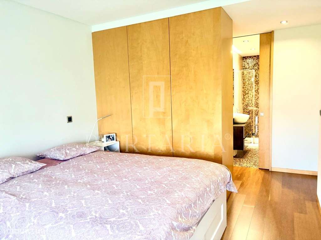 Apartamento T4 com terraço e garagem fechada em Aveiro-21