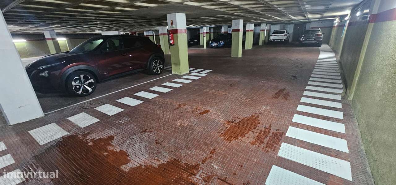 Garagem / Parqueamento no Centro da Amadora-6