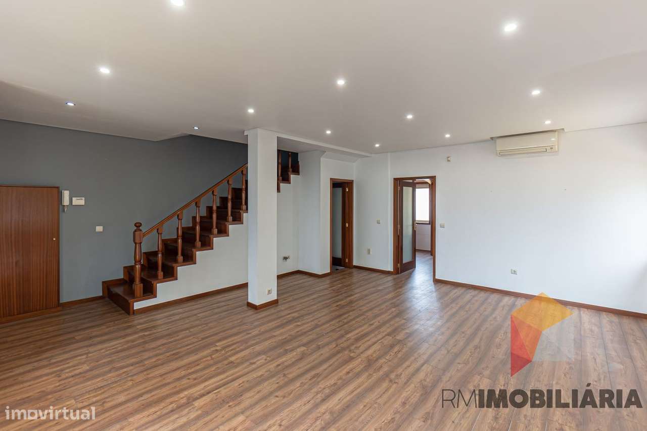 Moradia T4 em Fânzeres-7