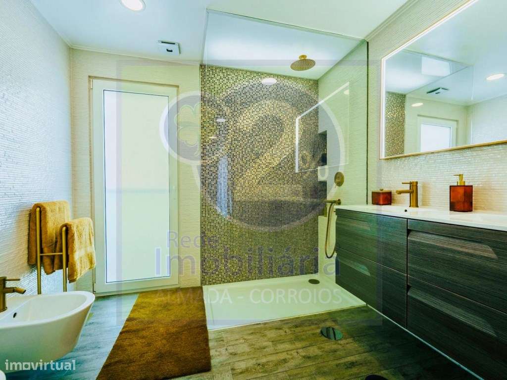 Moradia de luxo, bem localizada-9