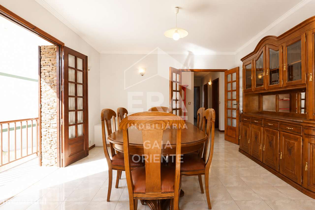 Moradia T4 Com Jardim e Garagem-7