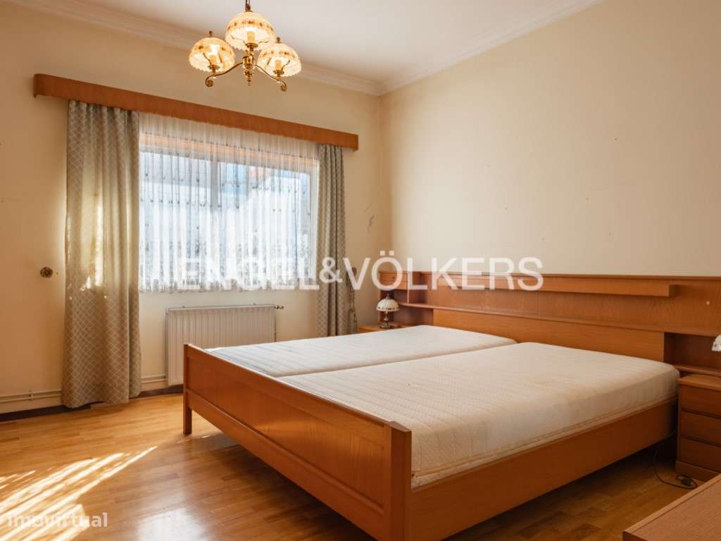 Prédio Misto de 3 Pisos com Jardim e Anexo Habitacional - Santo And...-12