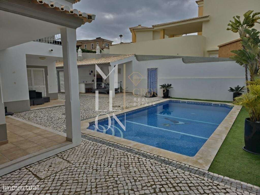 Moradia T3 360m2 | Lote 609m2 com Piscina Privada, Jardim e Garagem – - Grande imagem: 2/27