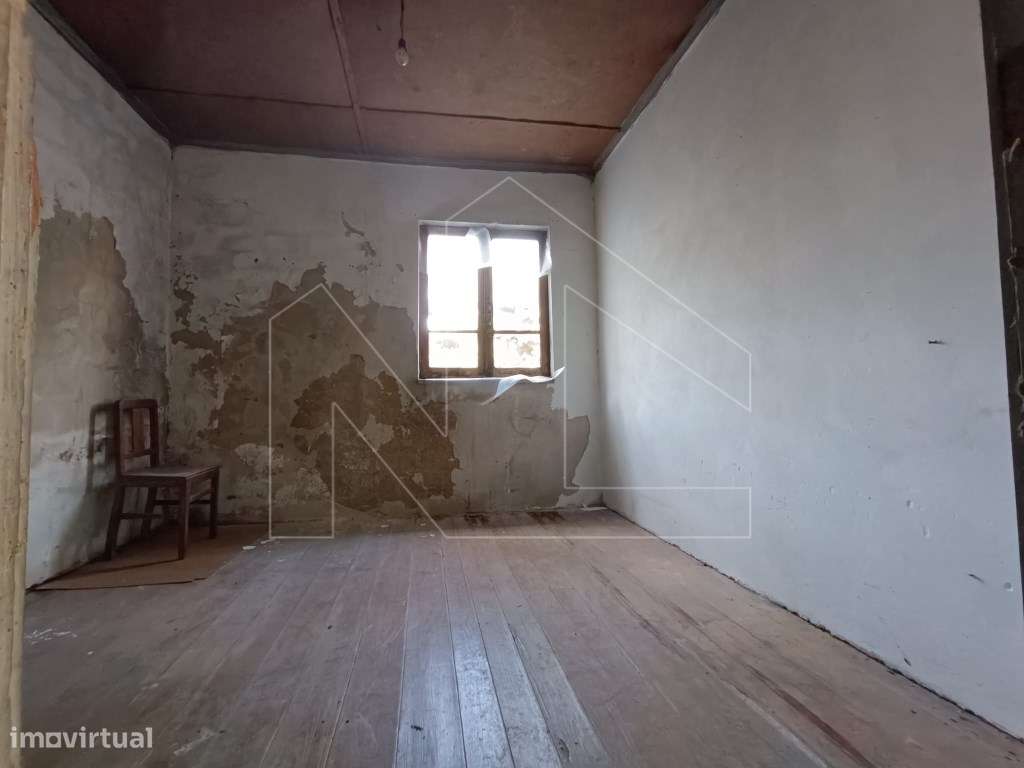 Moradia T3 para recuperar Valongo do Vouga-7