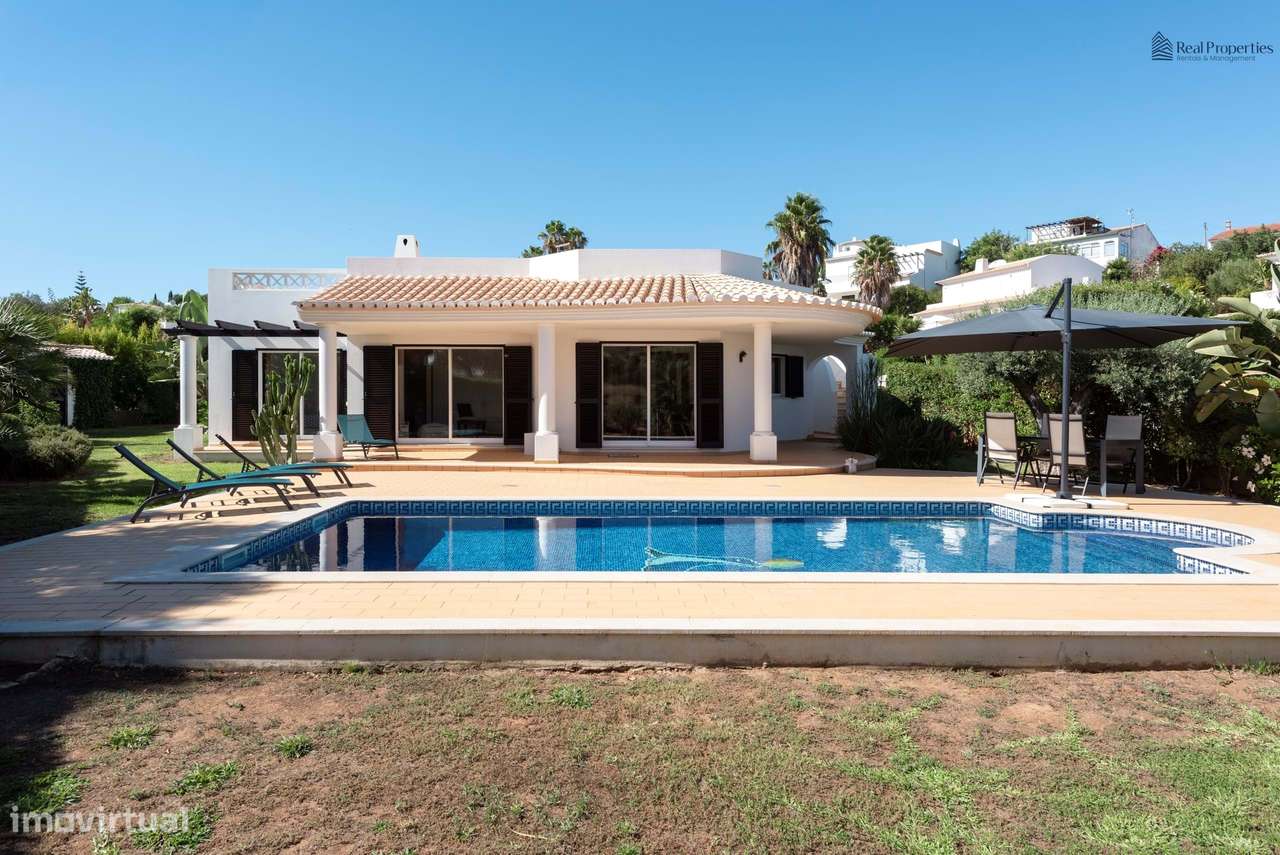 Moradia Térrea T4 Isolada em Albufeira – Um Refúgio de Luz, Conforto e-31