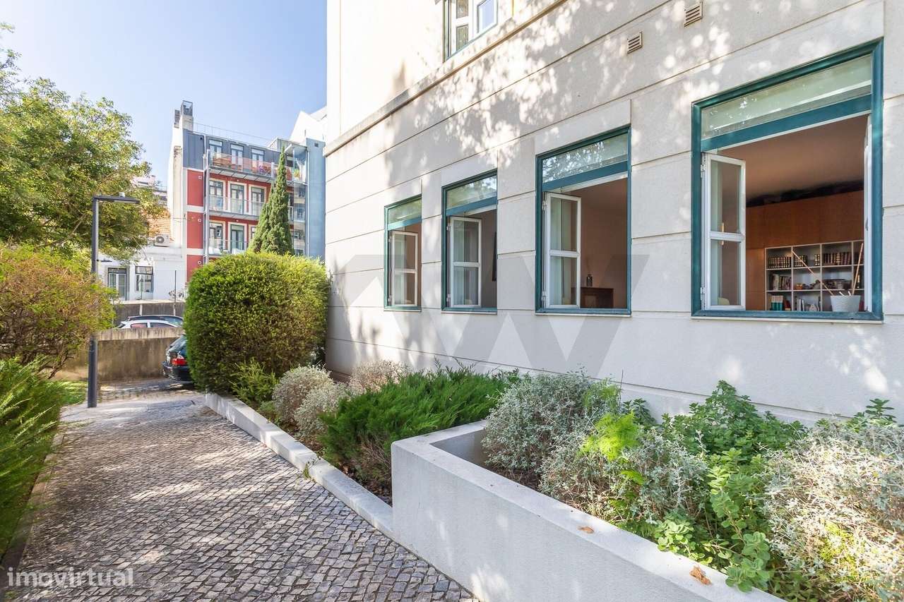 Alcântara | T1 em Condomínio Privado com Piscina, Estacionamento e Seg-25