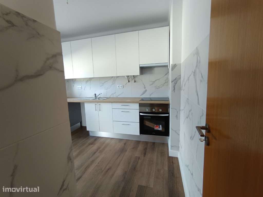 Apartamento T2 totalmente remodelado em Sesimbra - Grande imagem: 5/24