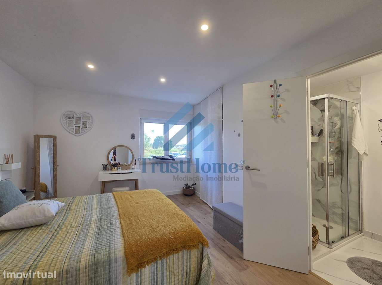 T1+1 totalmente remodelado e arrecadação com 23,5m2 e vista...-10