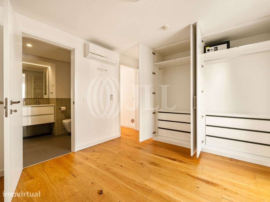 Apartamento T2, com varandas e estacionamento, em Lisboa-24