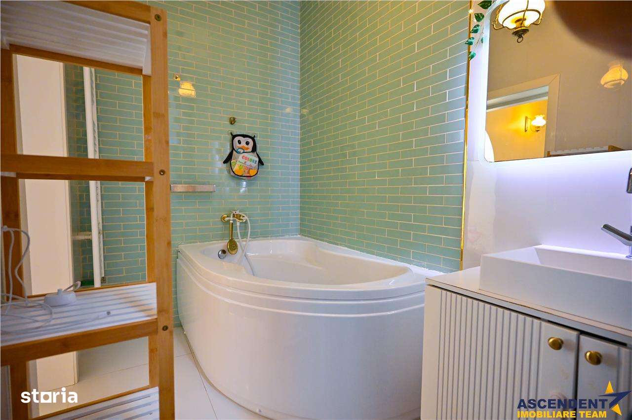 FILM! Eleganta si confort, in cetatea istorica a Brasovului, vedere sp - Imagine principală: 4/20