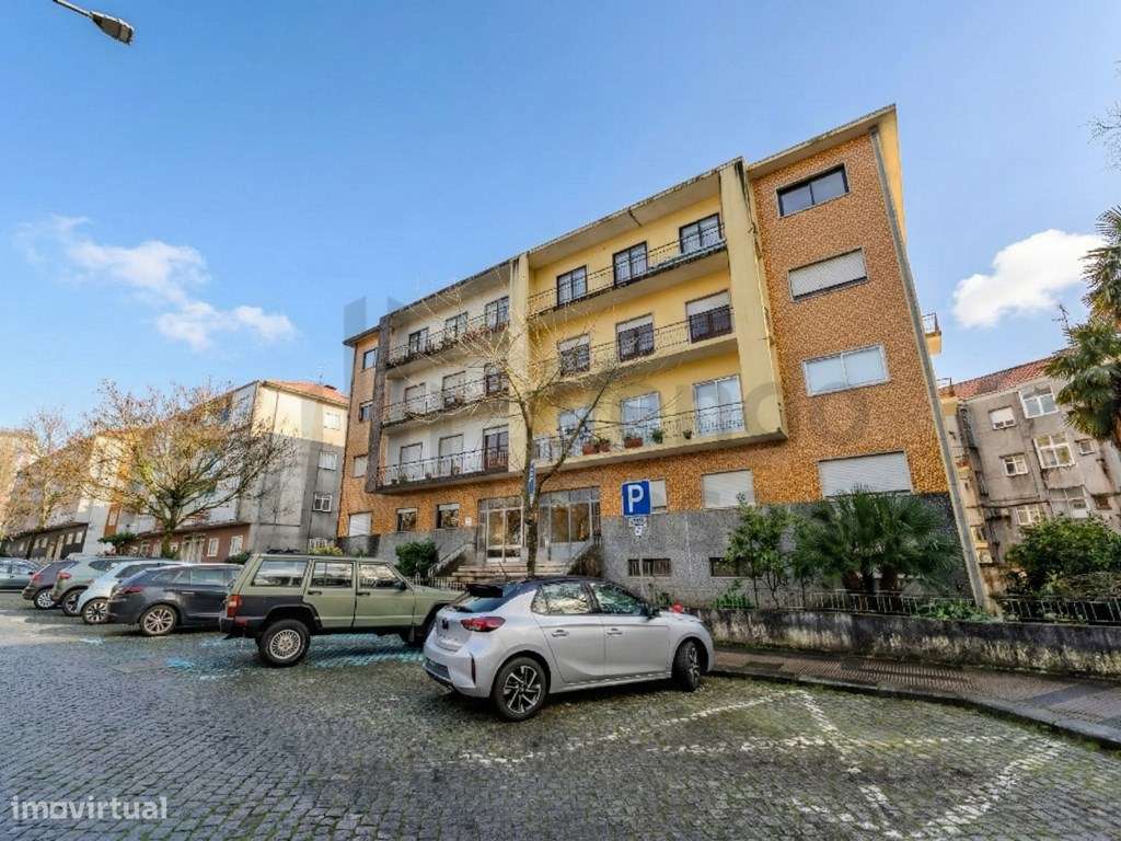 Vende-se T6+1 Braga À Av. Liberdade-38