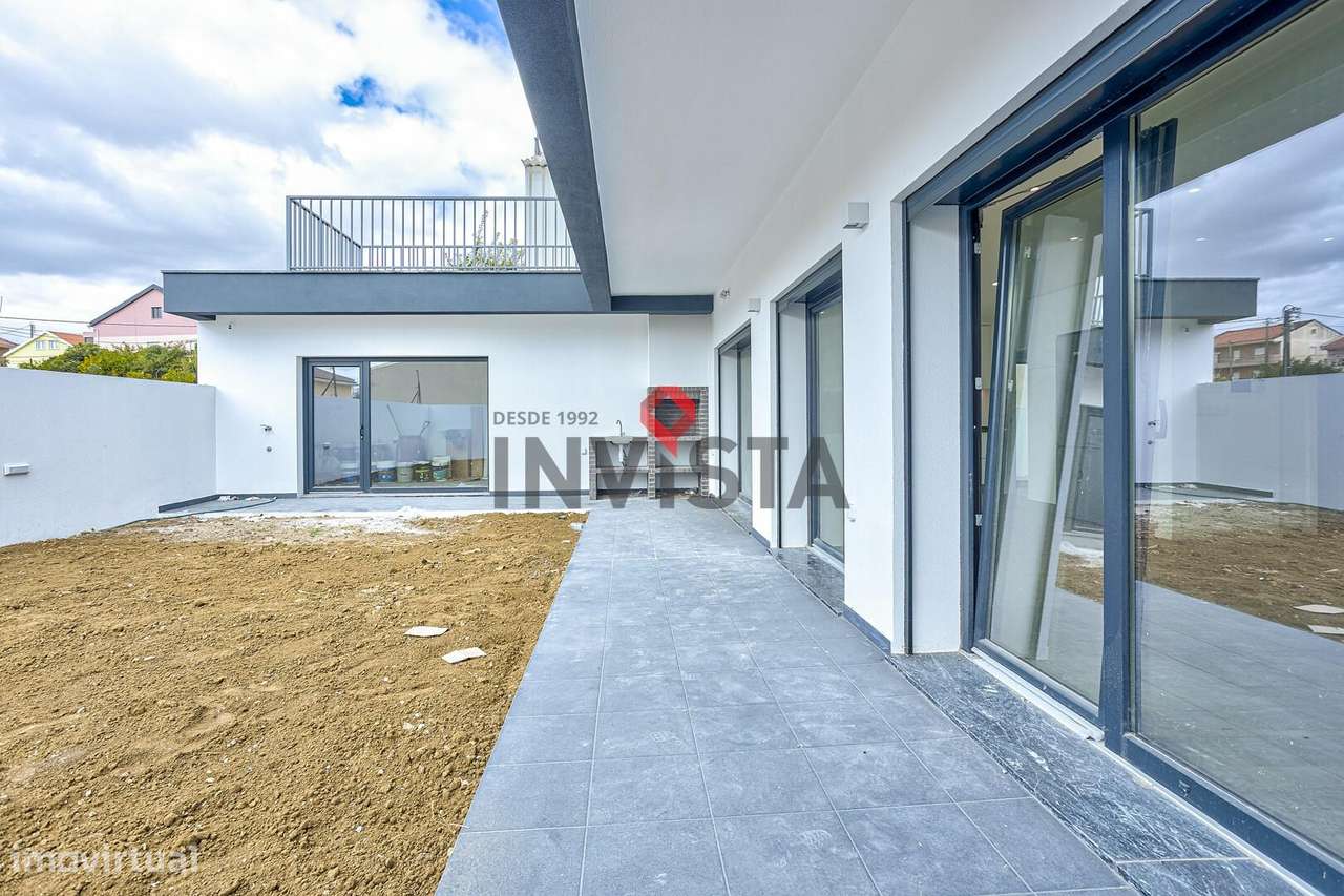 Moradia nova com 3 suites e com arquitectura moderna-15