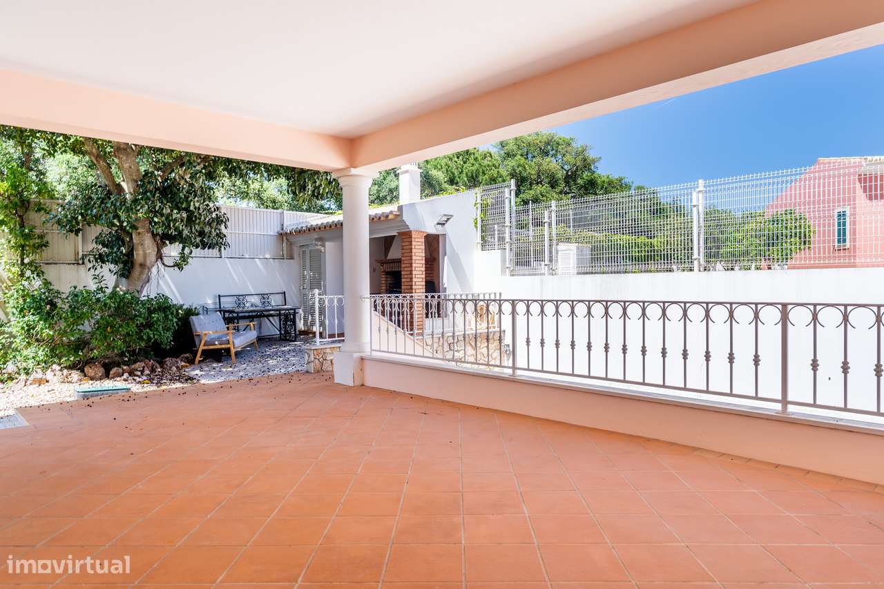 Moradia Isolada T4+2 com Piscina Privada-10