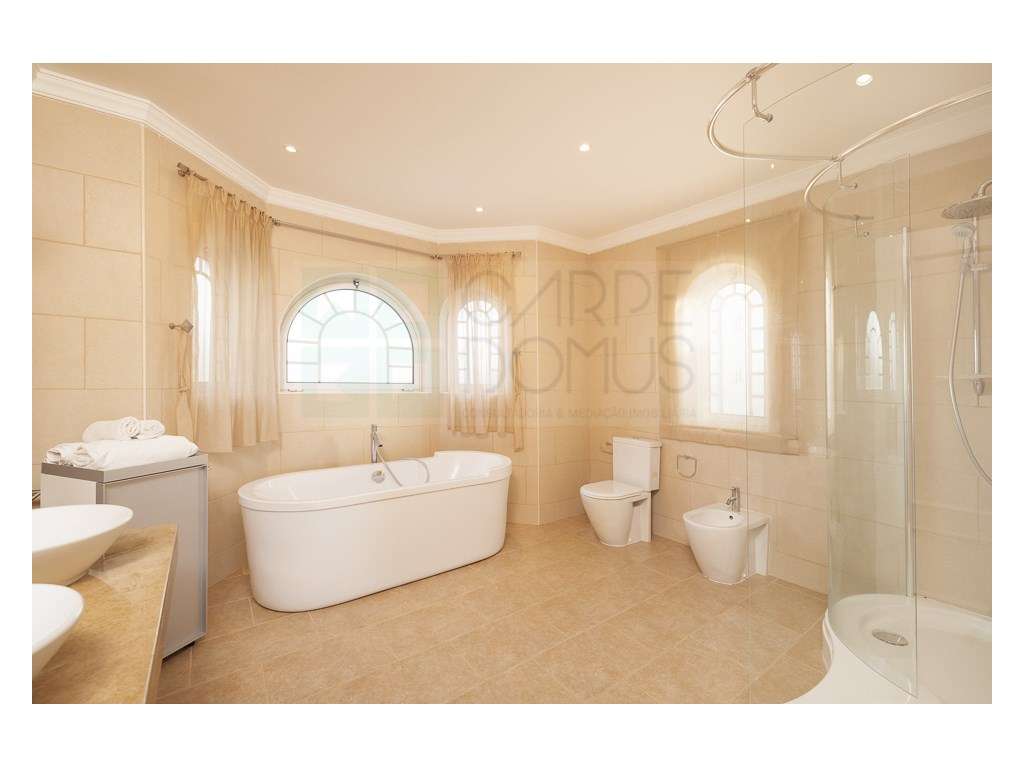 Moradia V4 inserida no campo de Golfe, Vale de Lobo, Algarve-49