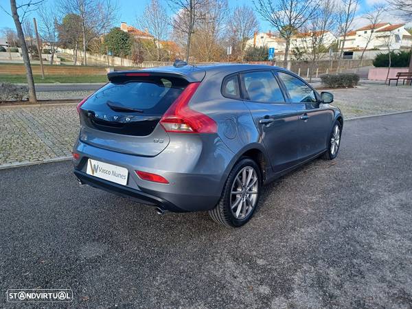 Volvo V40 2.0 D3 Momentum Geartronic - 4