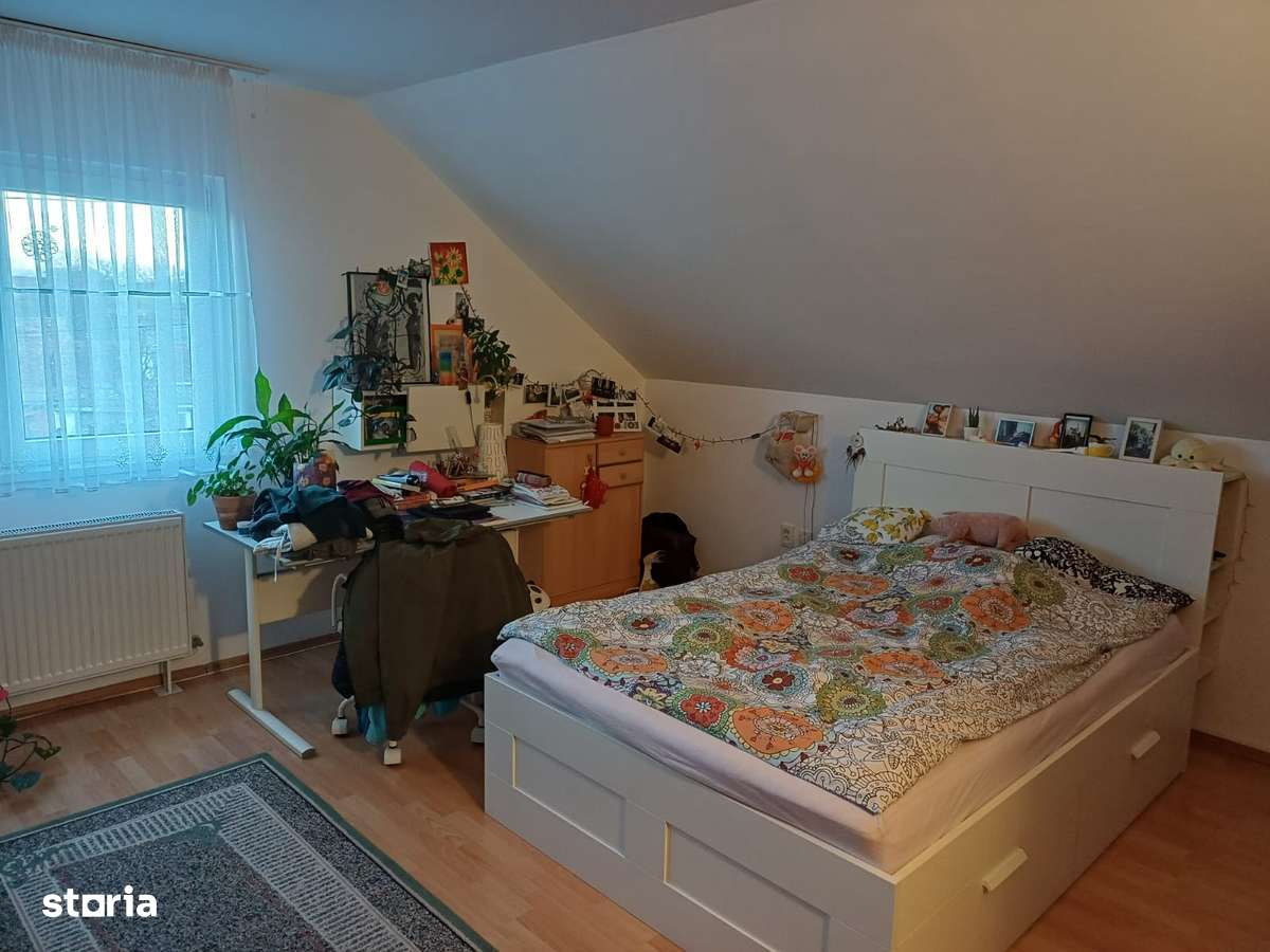 Casa de vanzare Codlea 299.00 euro - 7 camere,300 mp -  834 mp curte.-1