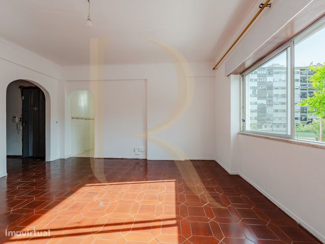 Apartamento T3 com elevador nas Paivas - Amora-1