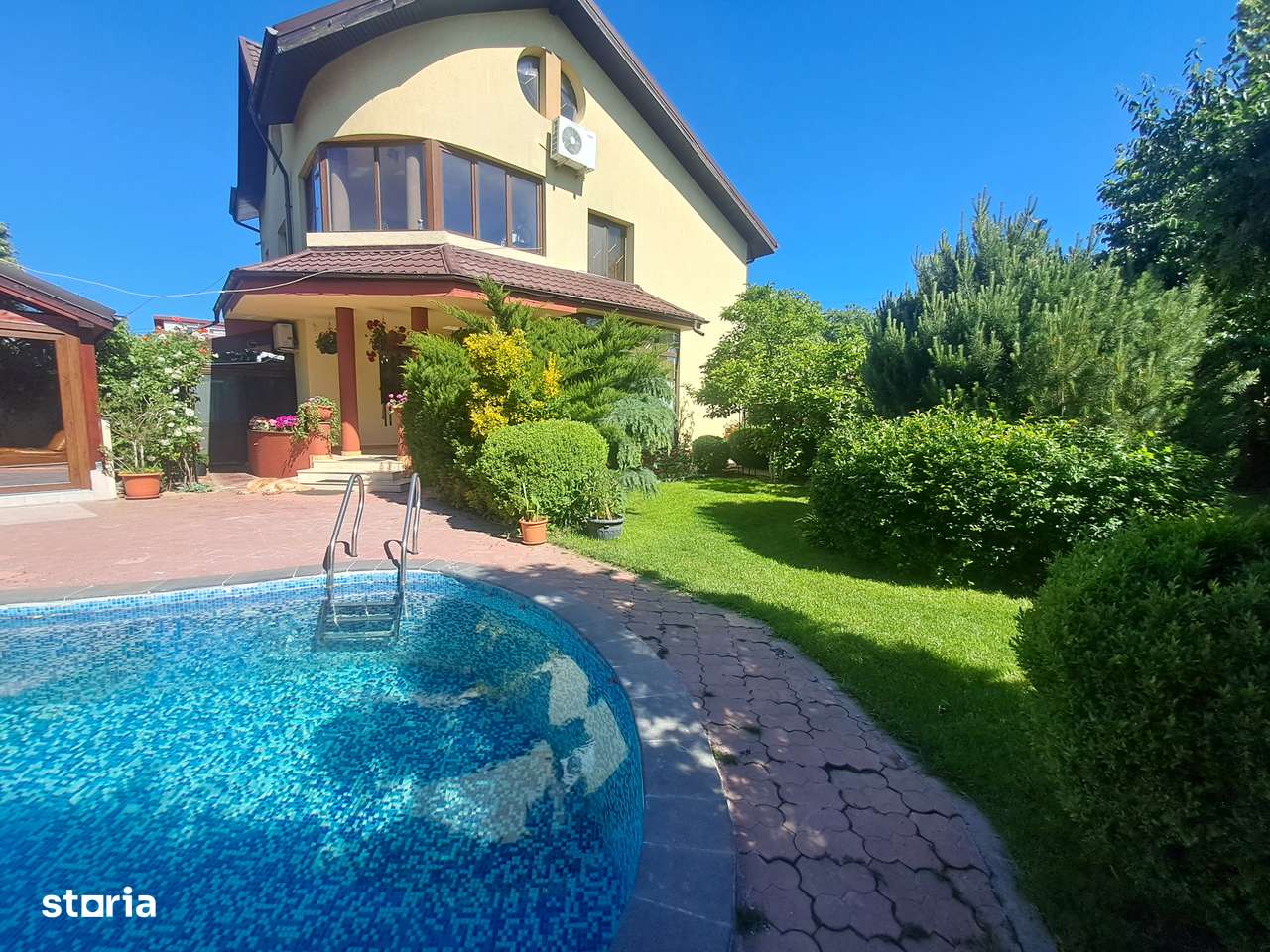 Casa individuala cu piscina. Pozitie deosebita. - Imagine principală: 3/20